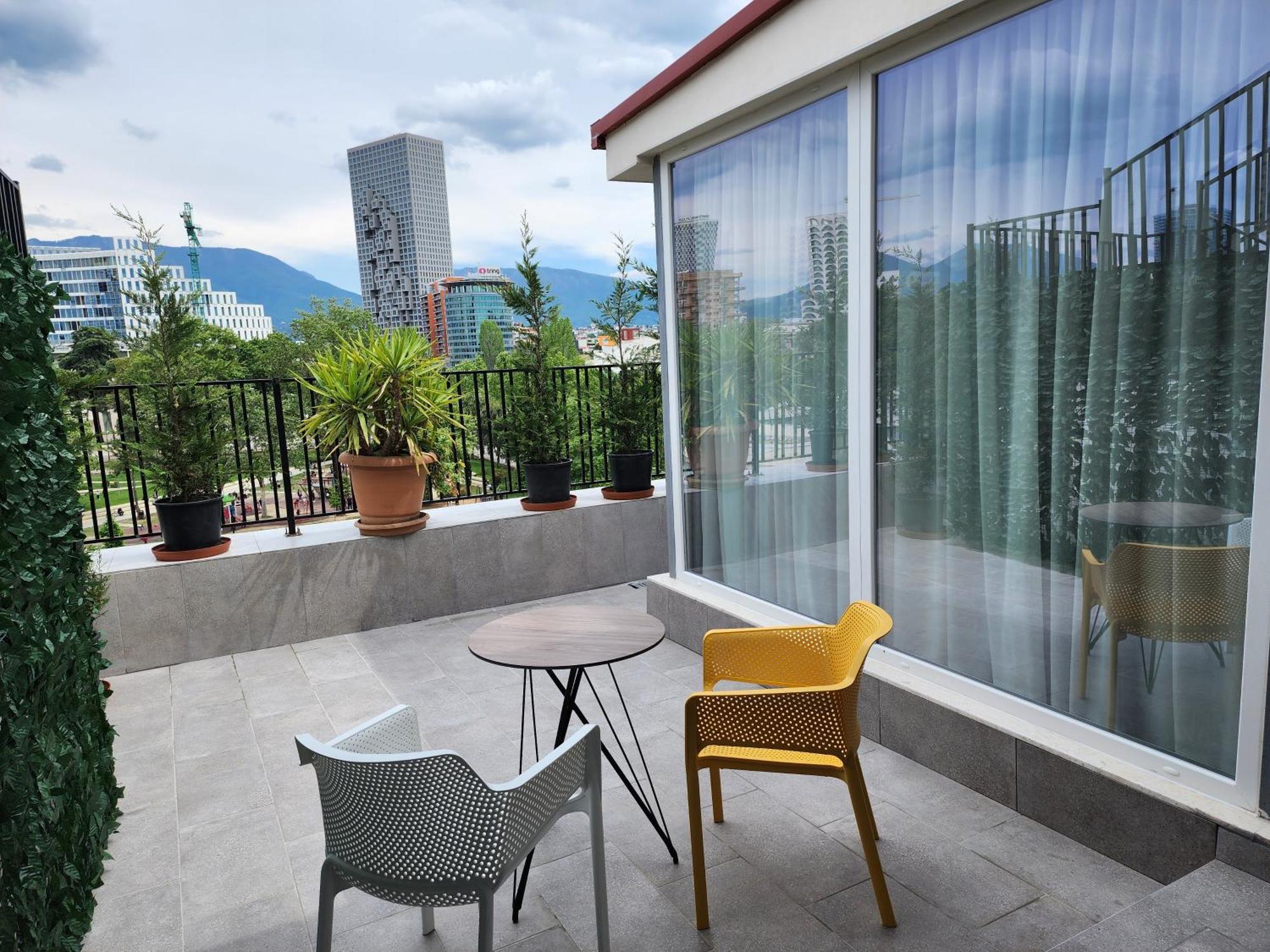 Penthouse With A City View Тирана Экстерьер фото